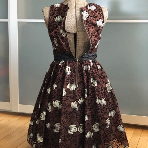 Sleeveless Silk Flocked Party Dress - Picture 3 of 6